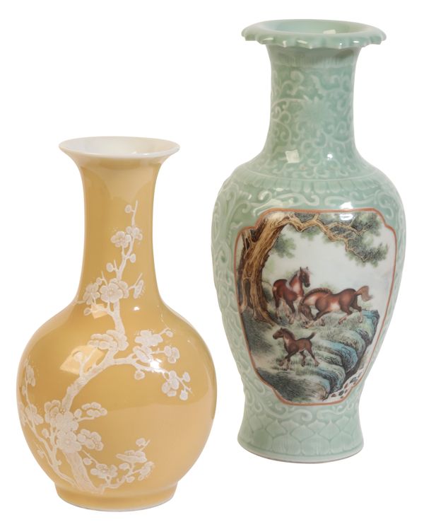 A CHINESE PORCELAIN YELLOW GROUND VASE