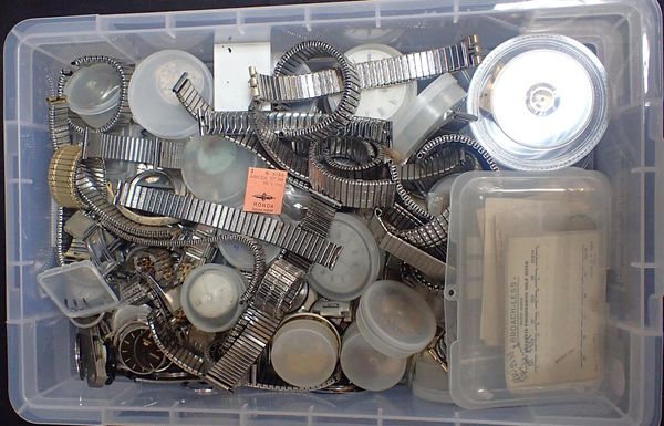 A COLLECTION OF VARIOUS WATCH MOVEMENTS