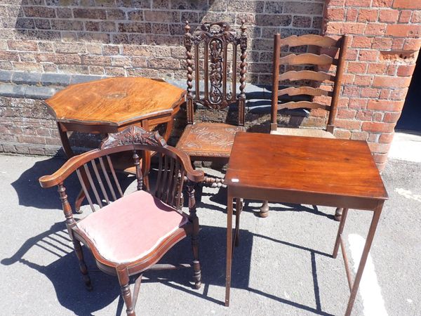 A VICTORIAN ROSEWOOD WINDOW TABLE