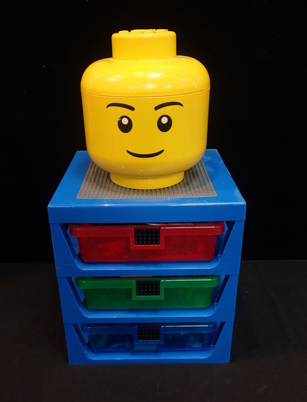 A LEGO STORAGE HEAD