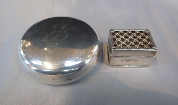 GEORGE V CIRCULAR SILVER SNUFF / TOBACCO BOX