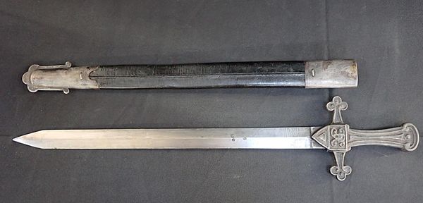 A VICTORIAN BANDSMAN'S SWORD, ENGRAVED TO THE BLADE