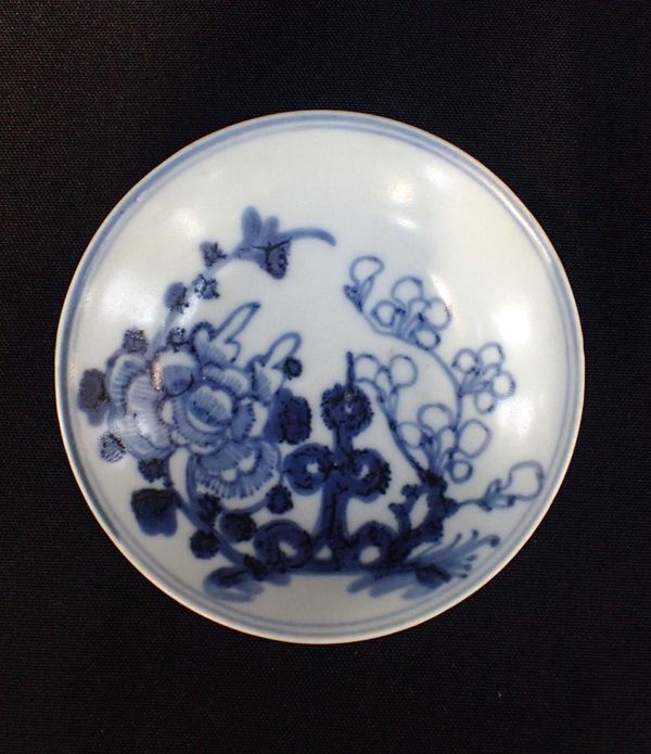 A CHINESE ‘TEK SING CARGO’ BLUE AND WHITE PORCELAIN SAUCER