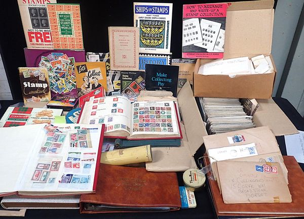 LARGE MIXED ACCUMULATION OF STAMPS