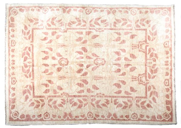 AN ARTS & CRAFTS CARPET