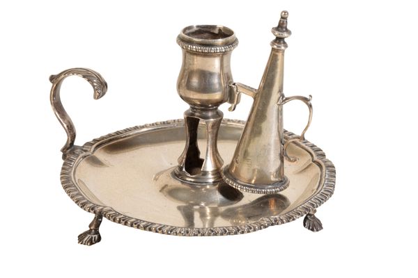 A GEORGE III SILVER CANDLE SNUFFER