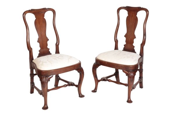 A PAIR OF QUEEN ANNE MAHOGANY SIDE CHAIRS,