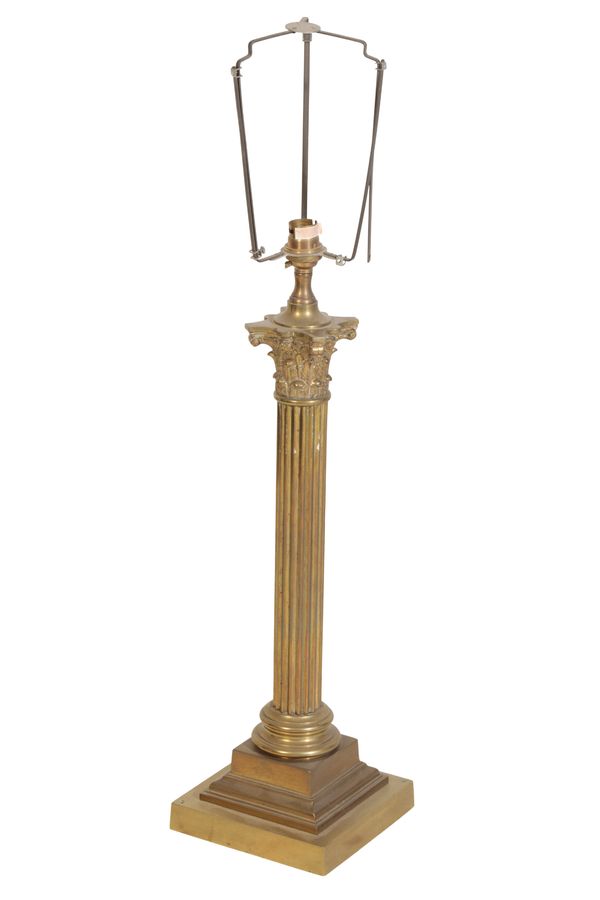 A VICTORIAN BRASS COLUMNAR TABLE LAMP,