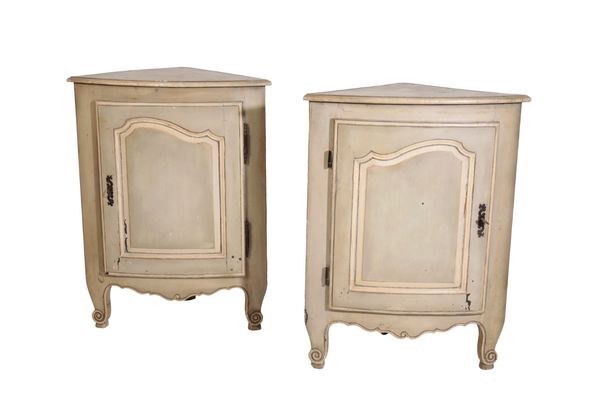 A PAIR OF LOUIS XV PROVINCIAL PAINTED WOOD ENCOIGNURES,