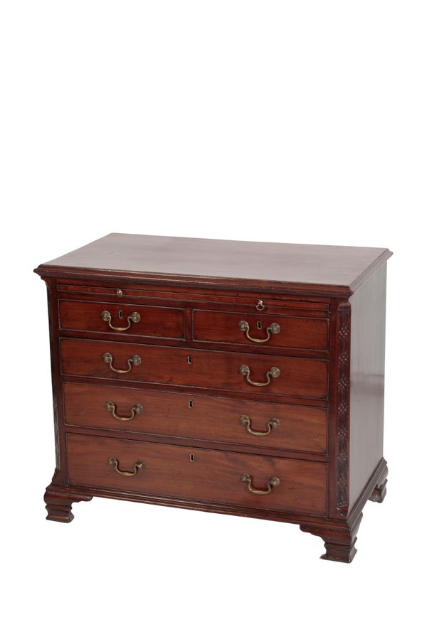 A LATE GEORGE II OR GEORGE III MAHOGANY BACHELORS CHEST OF DRAWERS,