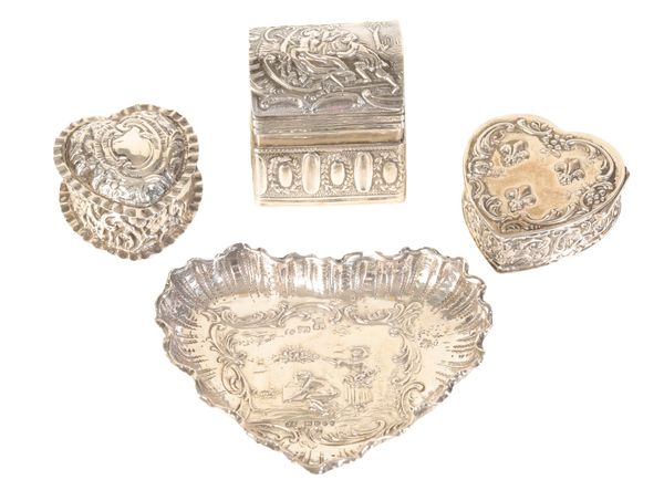 A 19TH CENTURY HANAU SILVER SNUFF BOX,