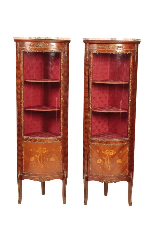 A PAIR OF KINGWOOD VENEERED, MARBLE TOPPED AND GLAZED CORNER VITRINES IN 18TH CENTURY TASTE,