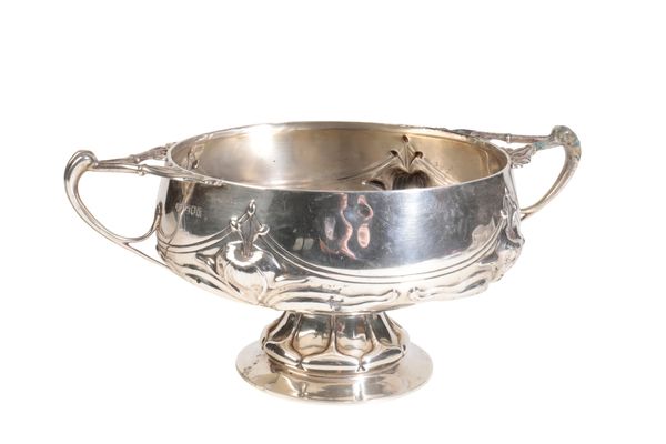 AN EDWARDIAN SILVER FRUIT BOWL, IN ART NOUVEAU STYLE,