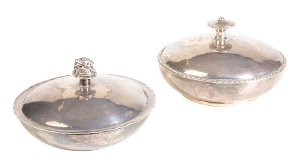 A 20TH CENTURY SILVER POT AND COVER,