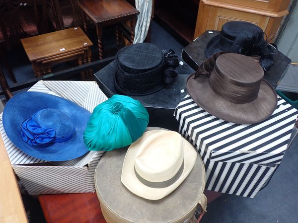 A COLLECTION OF VINTAGE LADIES' HATS