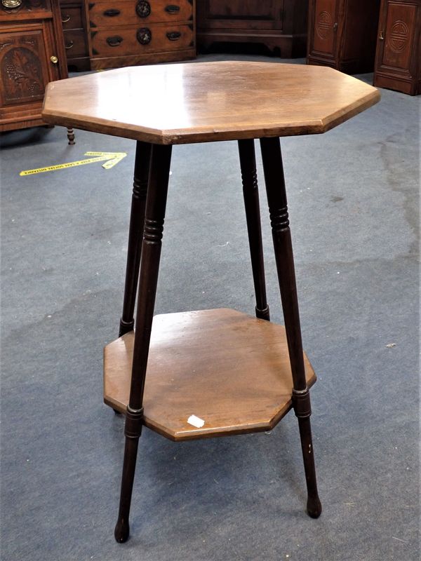 AN EDWARDIAN WALNUT OCCASIONAL TABLE