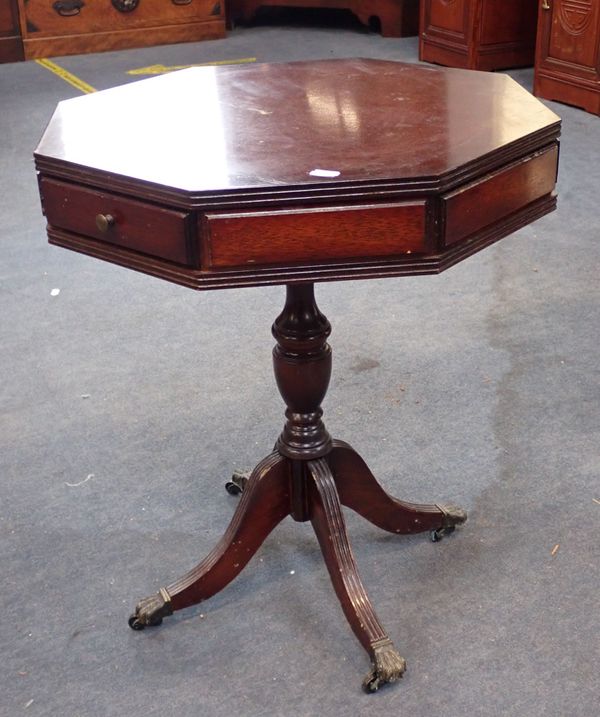 A REPRODUCTION MAHOGANY OCTAGONAL TABLE