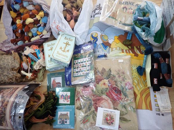 A COLLECTION OF PARTIALLY MADE AND UNMADE NEEDLEPOINT/TAPESTRY KITS AND WOOLS