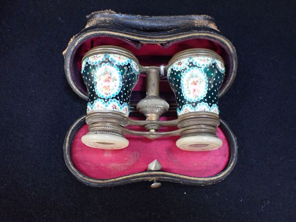A PAIR OF ENAMELLED OPERA GLASSES