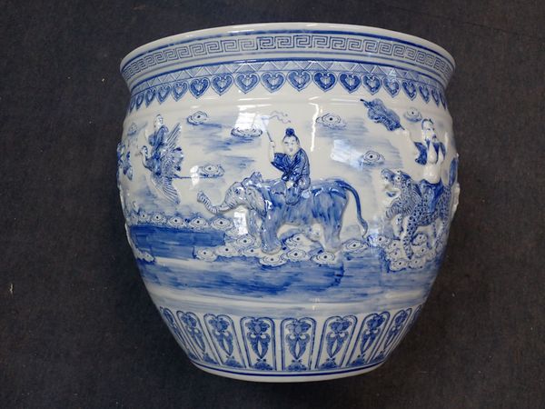 A LARGE CHINESE BLUE AND WHITE FISH BOWL