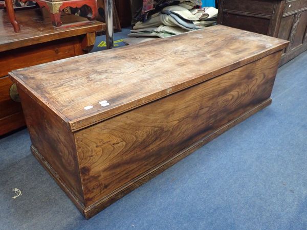 A EARLY 19TH CENTURY ELM TRUNK
