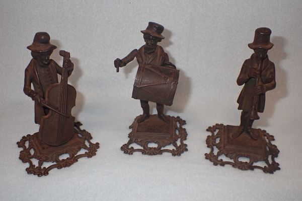 THREE 19TH CENTURY CAST IRON STUDIES OF MUSICIANS