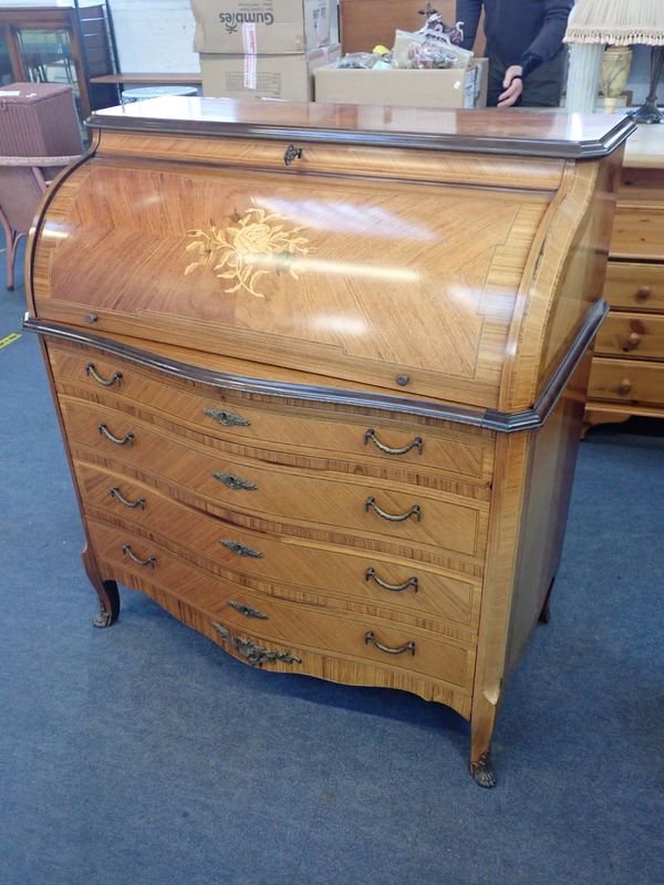 AN ITALIAN REPRODUCTION KINGWOOD AND MARQUETRY INLAID CYLINDER BUREAU