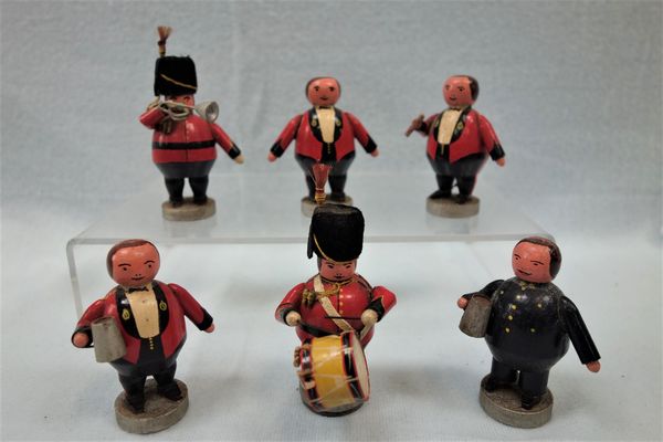 A SET OF SIX VINTAGE GERMAN WOODEN FIGURES OF MUSICIANS
