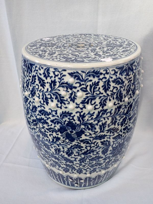 A CHINESE BLUE AND WHITE GARDEN SEAT OF BARREL FORM