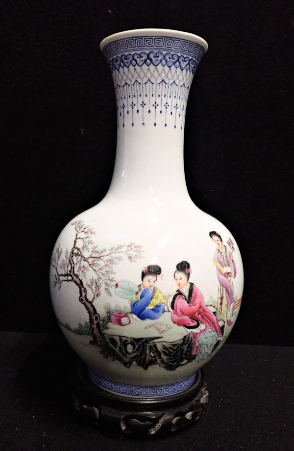 A CHINESE VASE, REPUBLIC, WITH (drilled) APOCRYPHAL QIANLONG MARK