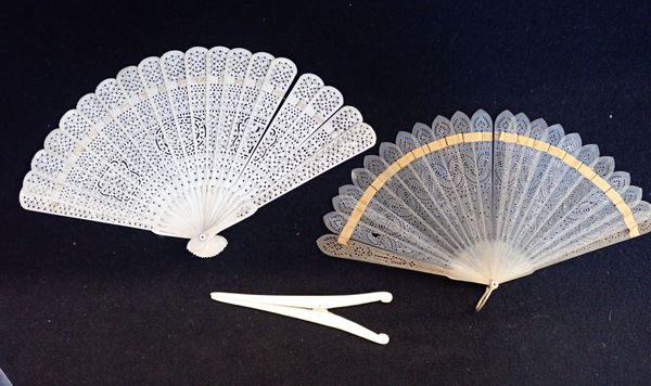 A CANTONESE PIERCED IVORY FAN