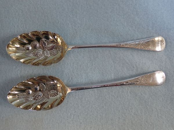 A PAIR OF SILVER BERRY SPOONS