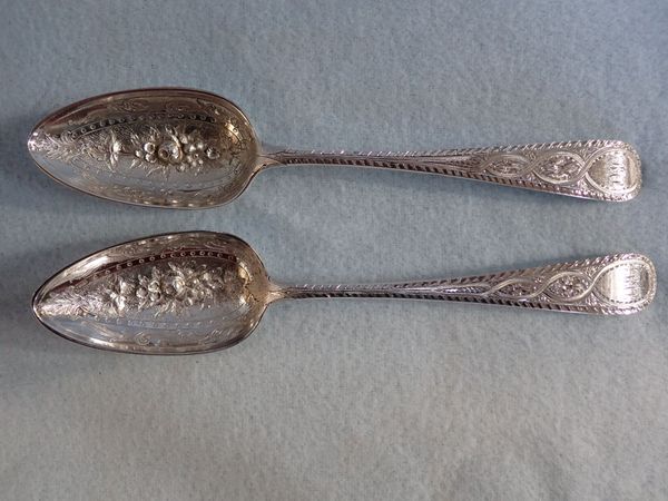 A PAIR OF SILVER BERRY SPOONS