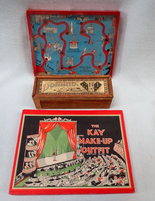 A VINTAGE TOY 'THE KAY MAKE-UP OUTFIT'
