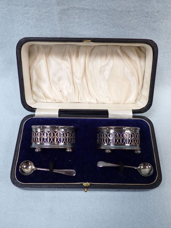 A PAIR OF SILVER SALTS