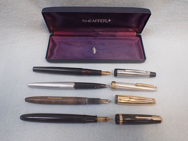 A VINTAGE PARKER FOUNTAIN PEN