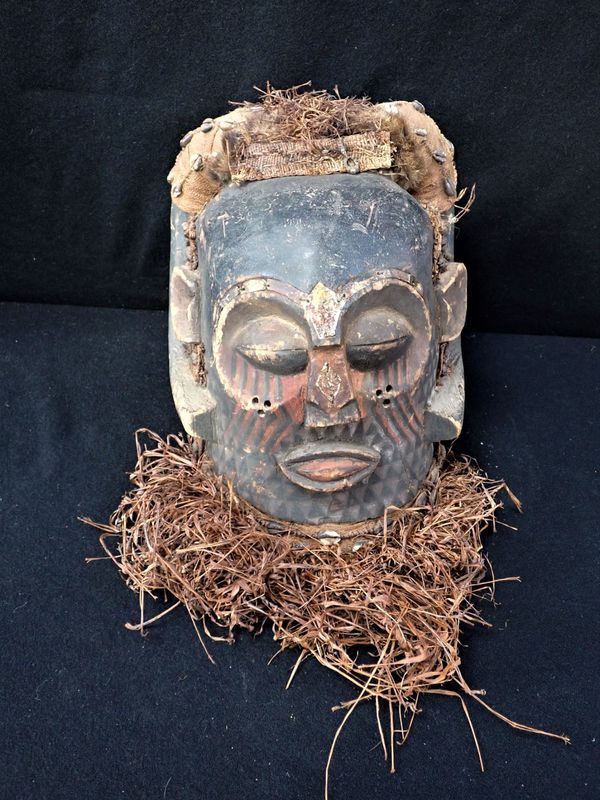ETHNOGRAPHICA: A TRIBAL MASK OR HEADDRESS, FORMED IN THE ROUND FROM WOOD