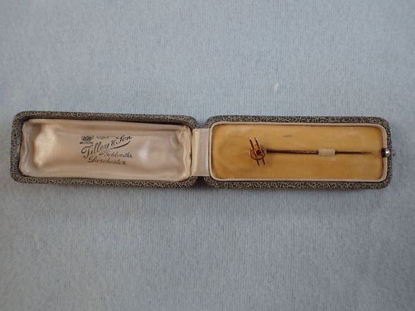 A GENTLEMANS GOLD AND RUBY STOCK PIN