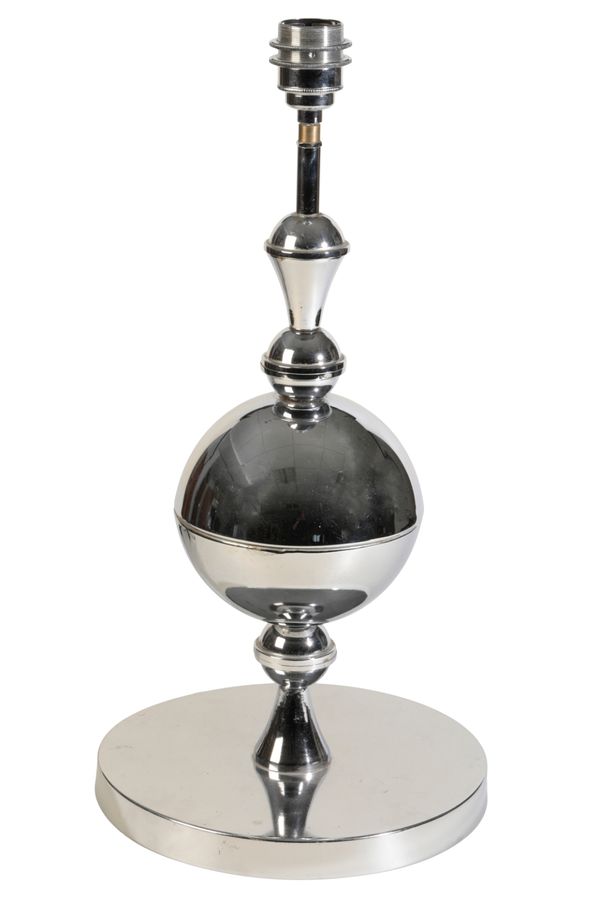 A MODERNIST CHROME TABLE LAMP