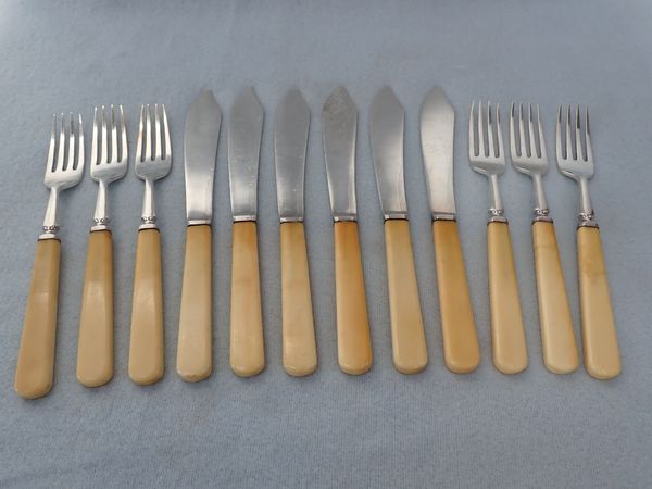 SIX SILVER BLADED FISH KNIVES AND FORKS