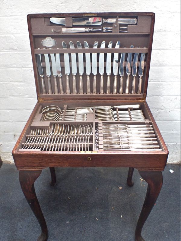 A MAPPIN AND WEBB OAK-CASED SILVER PLATED CANTEEN