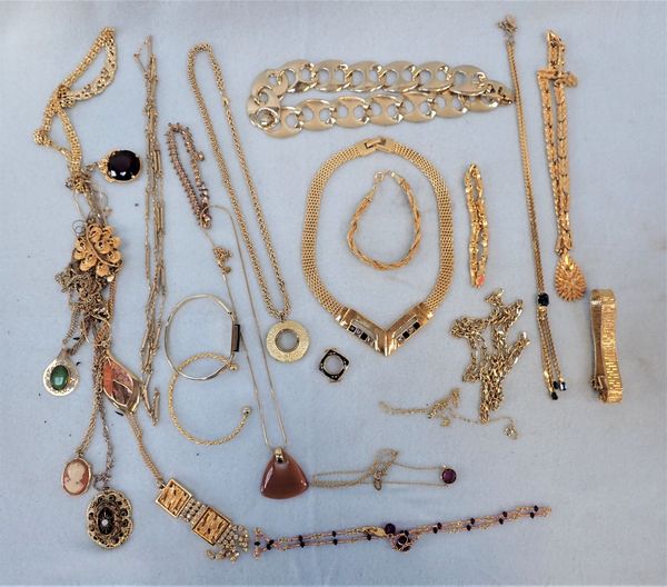 A COLLECTION OF YELLOW METAL COSTUME JEWELLERY