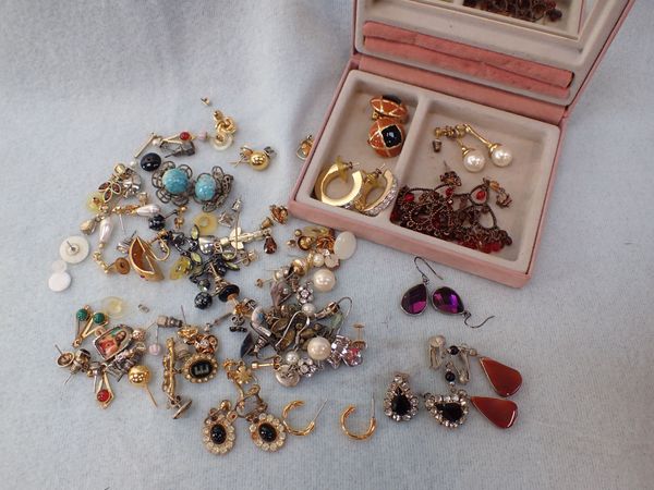 A COLLECTION OF EARRINGS