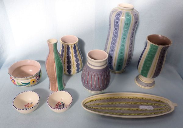 POOLE POTTERY: A COLLECTION OF 1950S HAND-PAINTED VASES