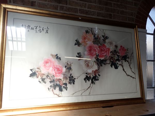 A LARGE CHINESE WATERCOLOUR DEPICTING ROSES