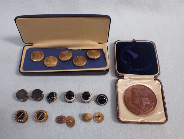 FIRMIN, LONDON: A SET OF YELLOW METAL BUTTONS