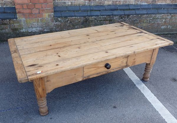 A 19TH CENTURY PINE KITCHEN TABLE
