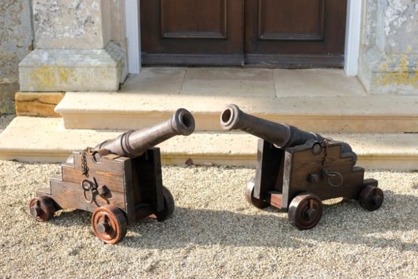 A PAIR OF CANNONS