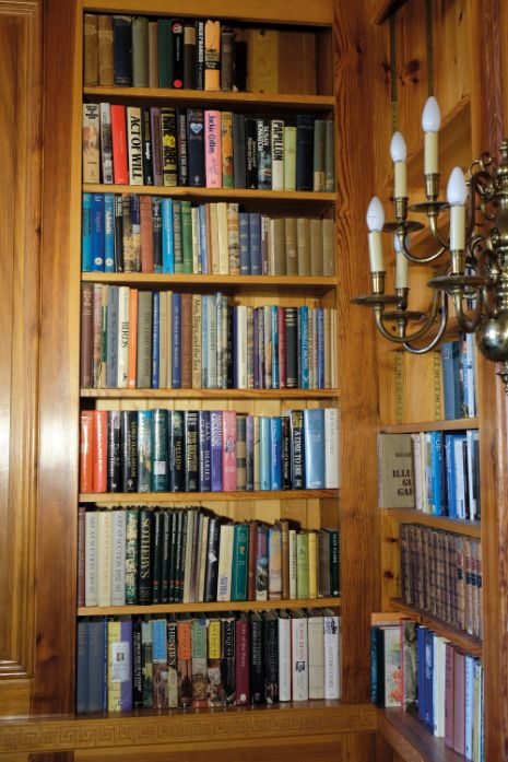 AN EXTENSIVE COLLECTION  OF BOOKS