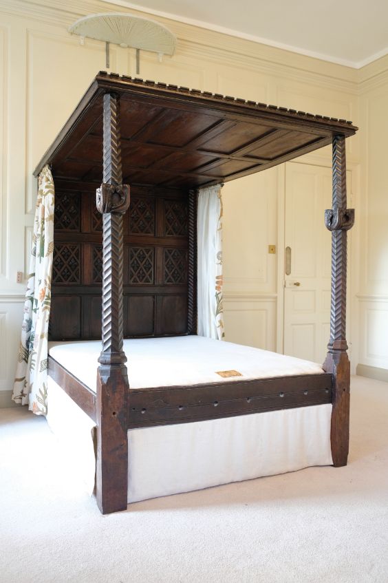 AN IMPORTANT HENRY VIII OAK BEDSTEAD,